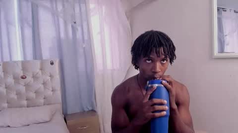 Snapshot of tau_montes chatting on 21, 10, 2025 tau_montes online show from 21, 10, 2025