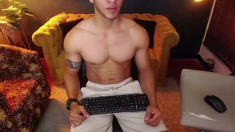 Snapshot of tayler_luke chatting on 4, 12, 2025 Tayler online show from 4, 12, 2025