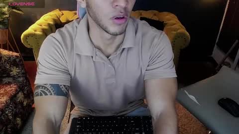 Snapshot of tayler_luke chatting on 5, 12, 2025 Tayler online show from 5, 12, 2025