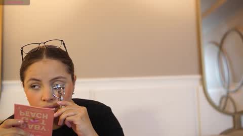 Teylor  Kim online show from 7, 11, 2025