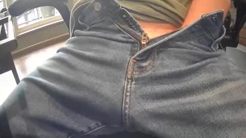 Snapshot of taylorsguy chatting on 18, 12, 2024 taylorsguy online show from 18, 12, 2024