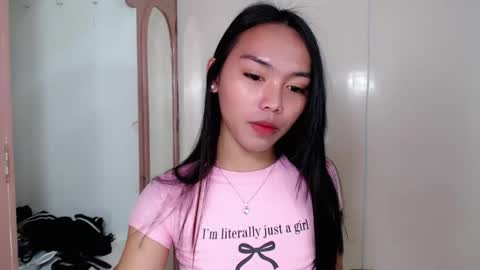 Snapshot of temptmebabyx chatting on 11, 4, 2026 YOGIRL MAXINE online show from 11, 4, 2026