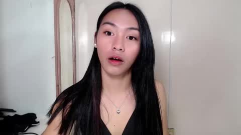 Snapshot of temptmebabyx chatting on 11, 4, 2026 YOGIRL MAXINE online show from 11, 4, 2026