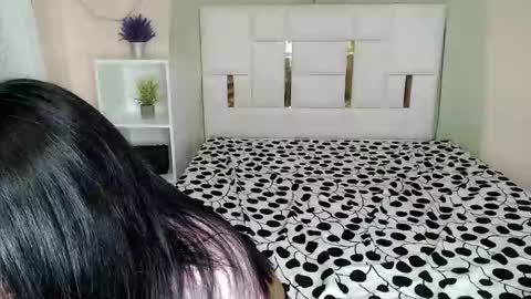 Snapshot of temptmebabyx chatting on 11, 4, 2026 YOGIRL MAXINE online show from 11, 4, 2026