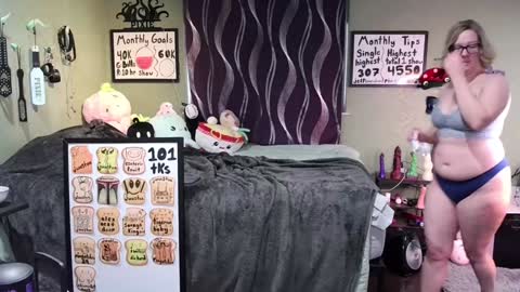 Pixie and Tentacle Overlord online show from 22, 1, 2025