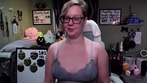 Pixie and Tentacle Overlord online show from 10, 3, 2025