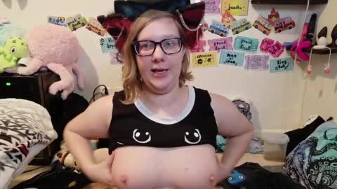 Pixie and Tentacle Overlord online show from 19, 5, 2026
