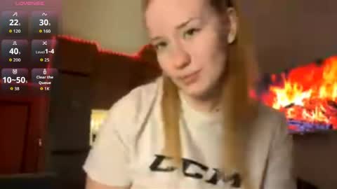 Snapshot of teneshaalthiser chatting on 8, 4, 2026 Hello My name is Ida I will be very glad to see you 3 online show from 8, 4, 2026