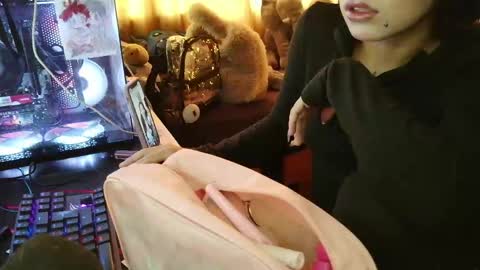 Terra Elowen online show from 10, 4, 2026