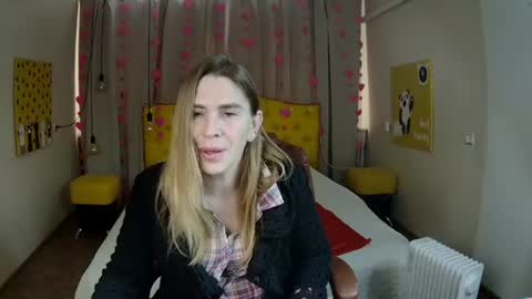 Snapshot of tessadaybreak chatting on 5, 2, 2026 tessadaybreak online show from 5, 2, 2026