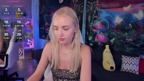 TessaHamilton online show from 9, 10, 2025