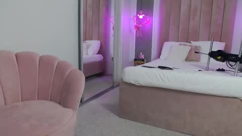 tessaquins online show from 19, 10, 2025