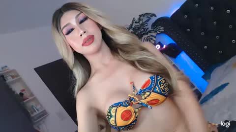 Itsme tgirlAdele online show from 24, 1, 2025