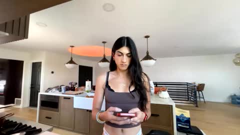 Snapshot of tgirltoesx chatting on 29, 4, 2026 babygirlmami online show from 29, 4, 2026