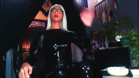 Snapshot of thalia_saint chatting on 23, 9, 2025 Thalia Saint online show from 23, 9, 2025