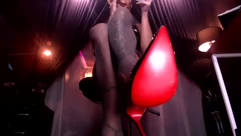 Thalia Saint online show from 25, 6, 2026