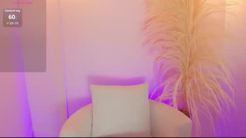 Snapshot of thaliafox_ chatting on 6, 10, 2025 Thalia online show from 6, 10, 2025