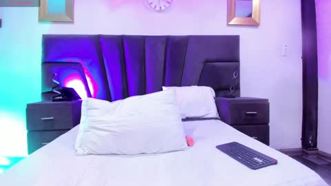 Thamara Fox online show from 12, 12, 2024