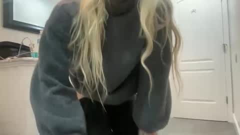 Snapshot of thatoneblondee chatting on 12, 1, 2026 thatoneblondee online show from 12, 1, 2026