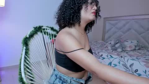 thayla_brince_ online show from 13, 11, 2025