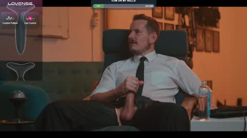 Snapshot of the_dilf chatting on 17, 12, 2024 The DILF -  online show from 17, 12, 2024