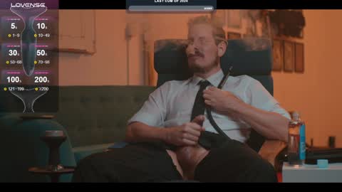 Snapshot of the_dilf chatting on 31, 12, 2024 The DILF -  online show from 31, 12, 2024