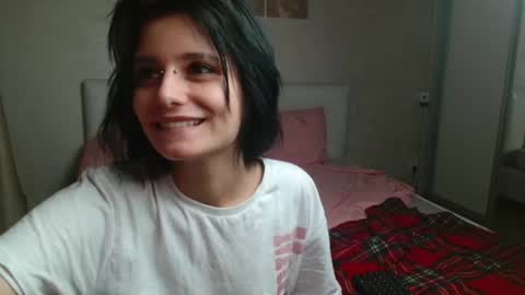Snapshot of the_slutty_fox chatting on 7, 7, 2026 the_slutty_fox online show from 7, 7, 2026