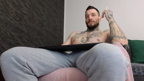 Snapshot of thebestmuscles chatting on 7, 2, 2025 John online show from 7, 2, 2025