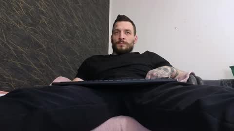 Snapshot of thebestmuscles chatting on 25, 2, 2025 John online show from 25, 2, 2025