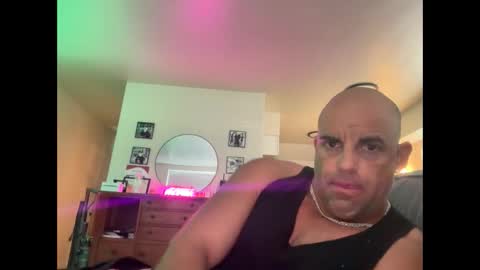 Snapshot of thebuzz777 chatting on 6, 10, 2025 theBuzz777 online show from 6, 10, 2025