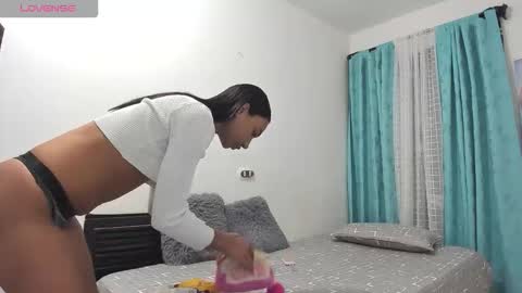 TheChicaNextDoor  online show from 19, 2, 2026