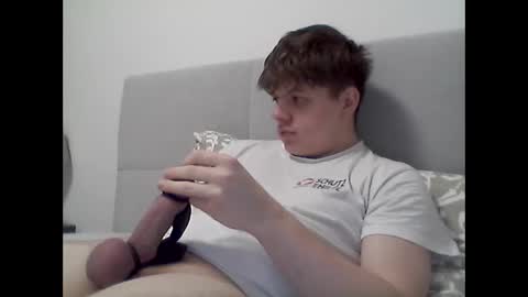 Snapshot of thecuteguy144949 chatting on 9, 2, 2025 thecuteguy144949 online show from 9, 2, 2025