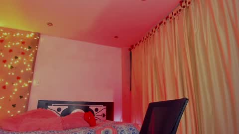 Snapshot of thegoldenbitch chatting on 7, 2, 2025 Goldie online show from 7, 2, 2025