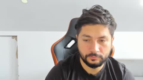 Snapshot of theguardian7 chatting on 1, 11, 2025 theguardian7 online show from 1, 11, 2025