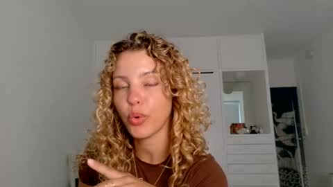 Snapshot of theislandgirl chatting on 20, 6, 2026 Lily Marie online show from 20, 6, 2026
