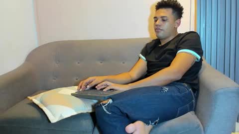 theo_morris online show from 28, 2, 2026