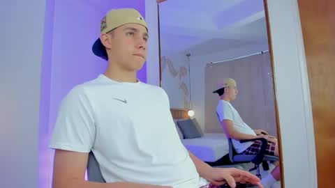  THEO- MATEO  online show from 16, 12, 2024