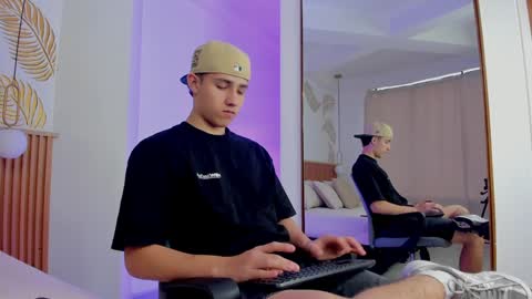  THEO- MATEO  online show from 19, 12, 2024