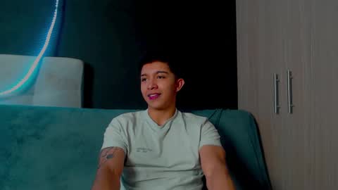 Snapshot of thesaint_xxx chatting on 25, 9, 2025 thesaint_xxx online show from 25, 9, 2025