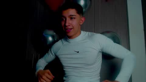 Snapshot of thesaint_xxx chatting on 3, 10, 2025 thesaint_xxx online show from 3, 10, 2025