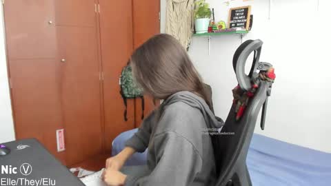 Nicole online show from 24, 9, 2025