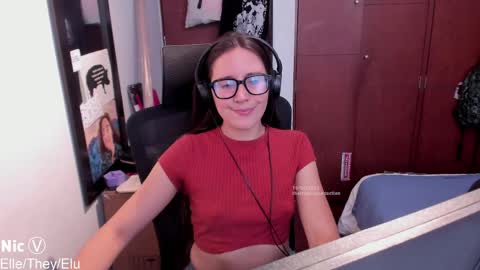 Nicole online show from 10, 4, 2026