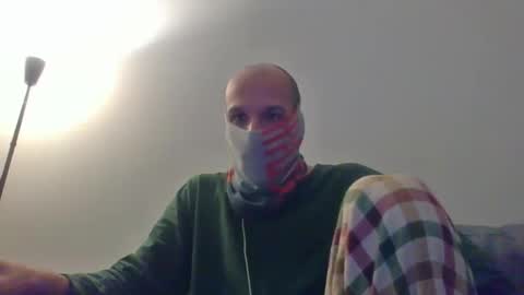 Snapshot of thetubedscarfguy chatting on 21, 10, 2025 Scarf guy online show from 21, 10, 2025