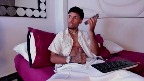 ThiagoFerreti online show from 10, 11, 2025