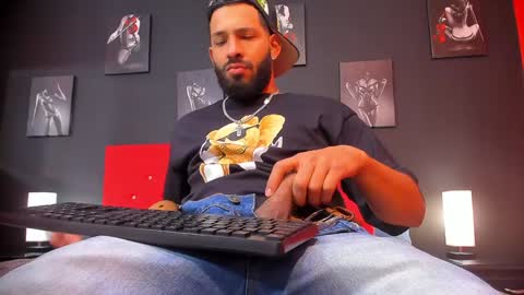 Thia Gomez online show from 18, 1, 2025