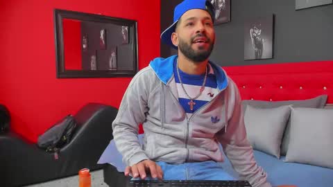 Thia Gomez online show from 25, 2, 2025