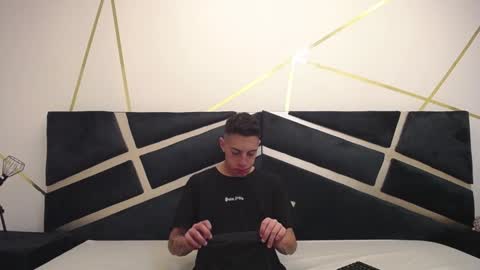 Thiago   online show from 8, 2, 2025