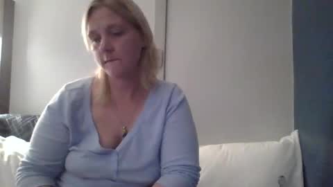 Snapshot of thickblonde_92 chatting on 8, 11, 2025 thickblonde_92 online show from 8, 11, 2025