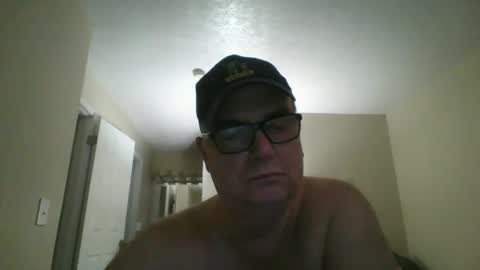Snapshot of thickwhiteload chatting on 6, 3, 2025 thickwhiteload online show from 6, 3, 2025
