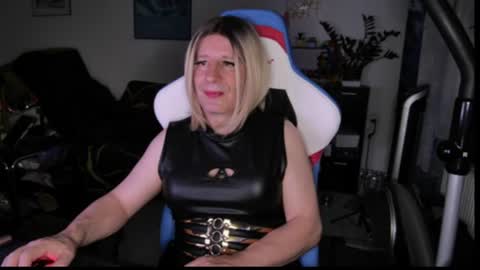 Snapshot of thihold chatting on 3, 8, 2026 thihold online show from 3, 8, 2026